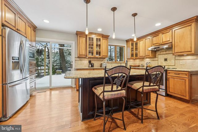 11713 AYRESHIRE RD, Oakton, VA 22124