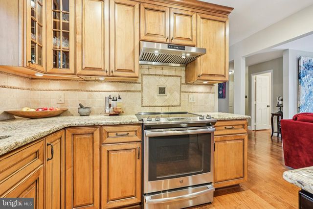 11713 AYRESHIRE RD, Oakton, VA 22124