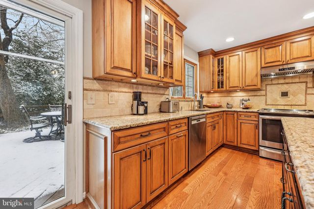 11713 AYRESHIRE RD, Oakton, VA 22124