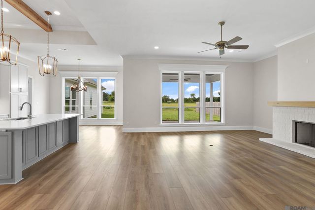 4421 Camargue Avenue, Baton Rouge, LA 70820