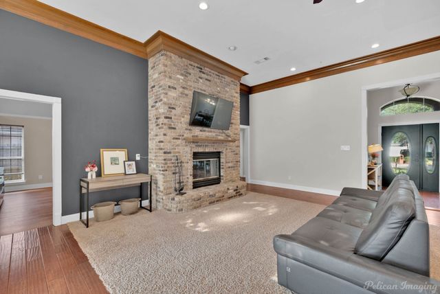 5526 Lake Side Drive, Bossier City, LA 71111