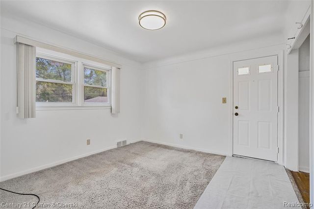 7602 Highview Street, Dearborn Heights, MI 48127