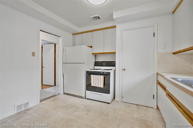 7602 Highview Street, Dearborn Heights, MI 48127