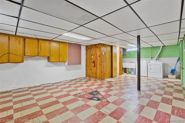 7602 Highview Street, Dearborn Heights, MI 48127
