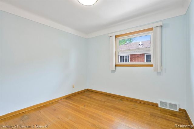 7602 Highview Street, Dearborn Heights, MI 48127