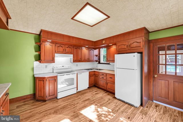 329 W PENN AVE, Robesonia, PA 19551