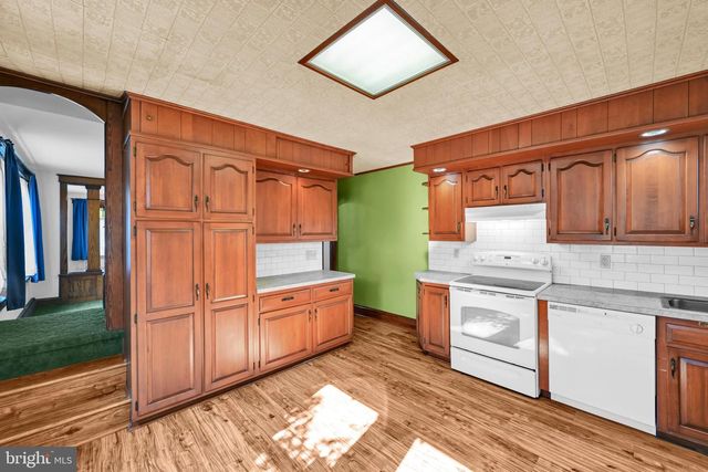 329 W PENN AVE, Robesonia, PA 19551