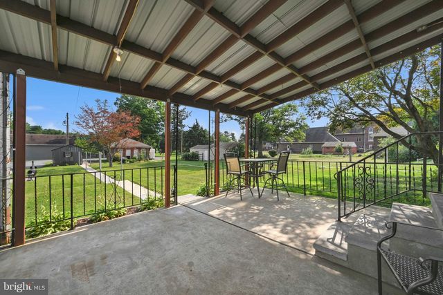 329 W PENN AVE, Robesonia, PA 19551