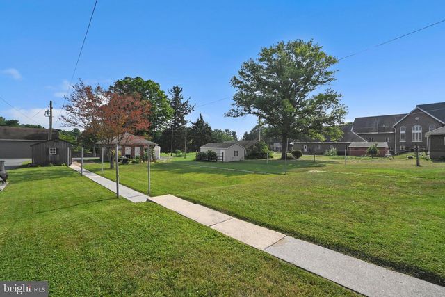 329 W PENN AVE, Robesonia, PA 19551