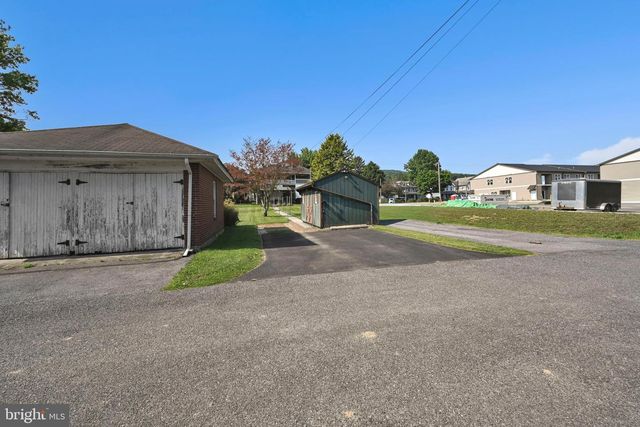 329 W PENN AVE, Robesonia, PA 19551