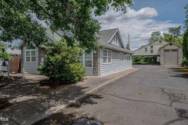 11 Tripp Street, Medford, OR 97504