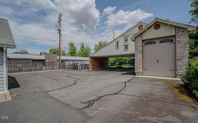 11 Tripp Street, Medford, OR 97504