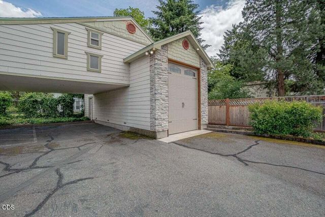 11 Tripp Street, Medford, OR 97504