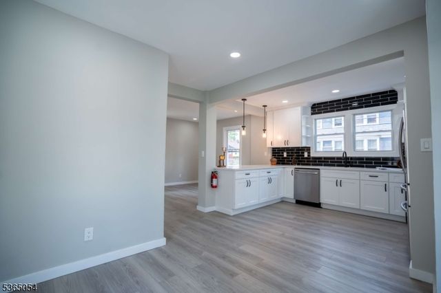190 Alexander St, Newark City, NJ 07106