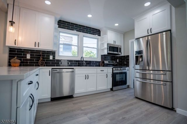 190 Alexander St, Newark City, NJ 07106