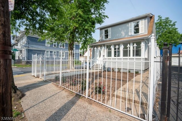 190 Alexander St, Newark City, NJ 07106