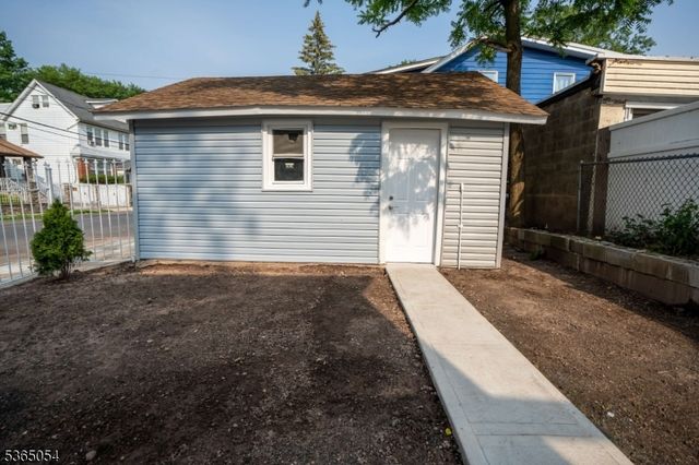 190 Alexander St, Newark City, NJ 07106