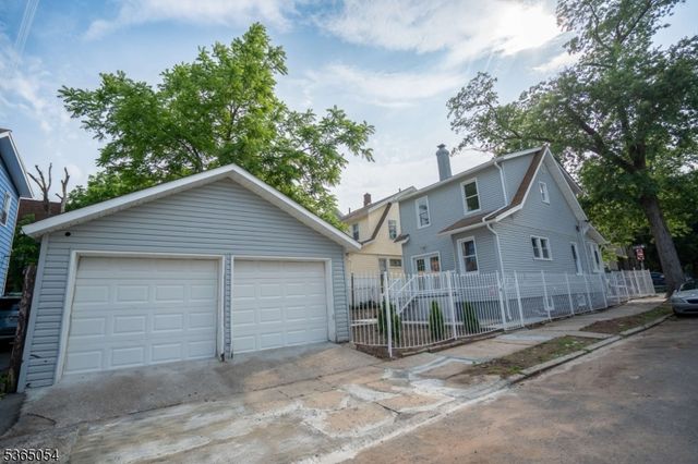 190 Alexander St, Newark City, NJ 07106