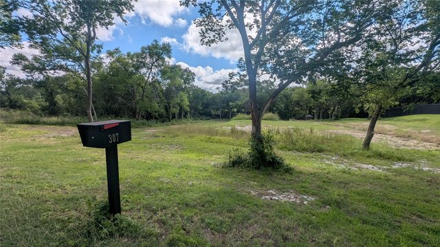 307 Ridgeview Road, Sherman, TX 75092