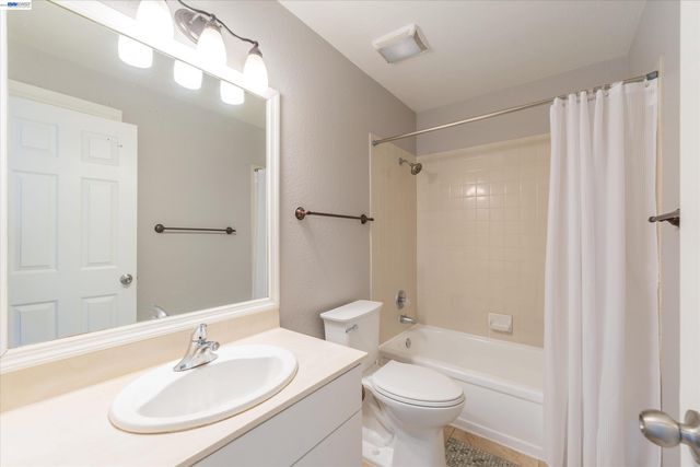 6735 Stephan Ct, Gilroy, CA 95020