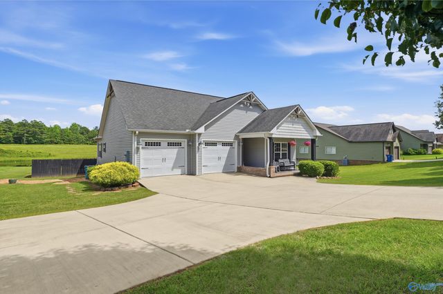 2792 Cathedral Caverns Highway, Grant, AL 35747