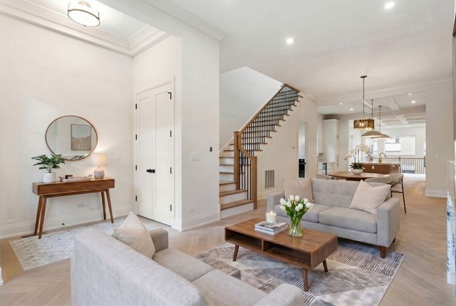 1442 W Fletcher Street, Chicago, IL 60657