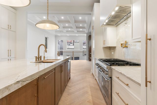 1442 W Fletcher Street, Chicago, IL 60657