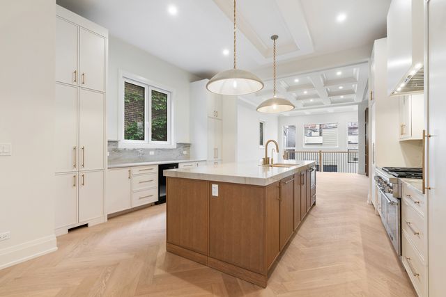 1442 W Fletcher Street, Chicago, IL 60657