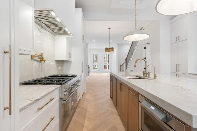 1442 W Fletcher Street, Chicago, IL 60657