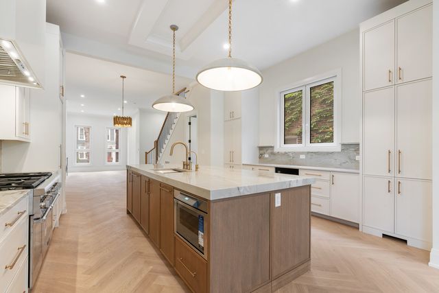 1442 W Fletcher Street, Chicago, IL 60657