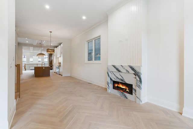 1442 W Fletcher Street, Chicago, IL 60657