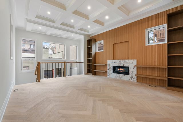 1442 W Fletcher Street, Chicago, IL 60657
