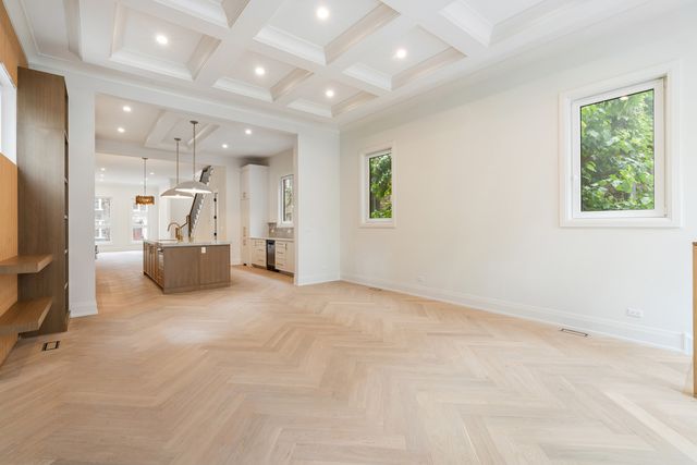 1442 W Fletcher Street, Chicago, IL 60657