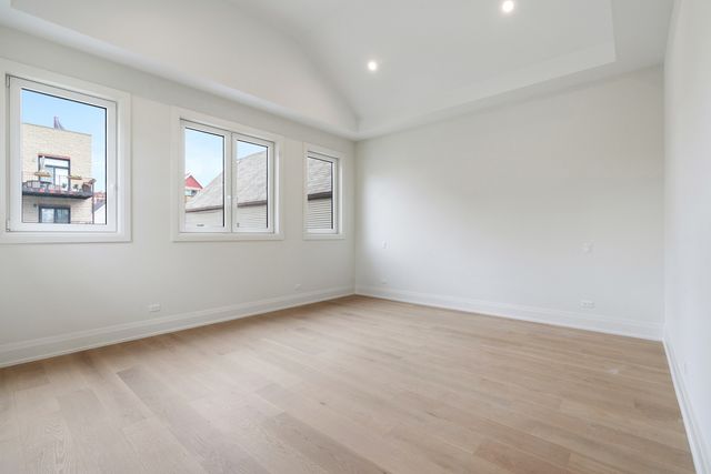 1442 W Fletcher Street, Chicago, IL 60657
