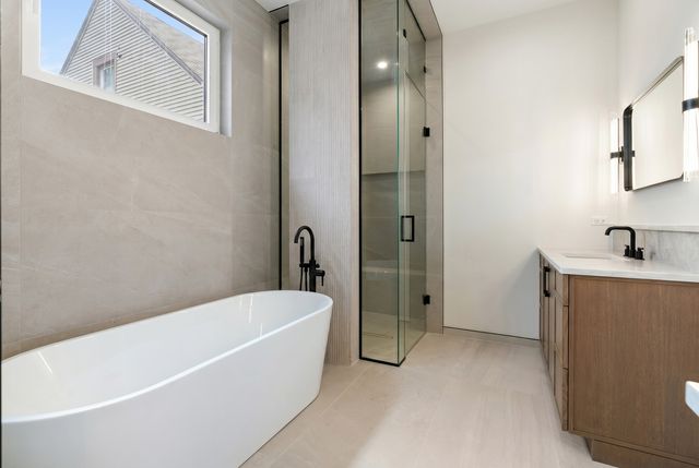 1442 W Fletcher Street, Chicago, IL 60657