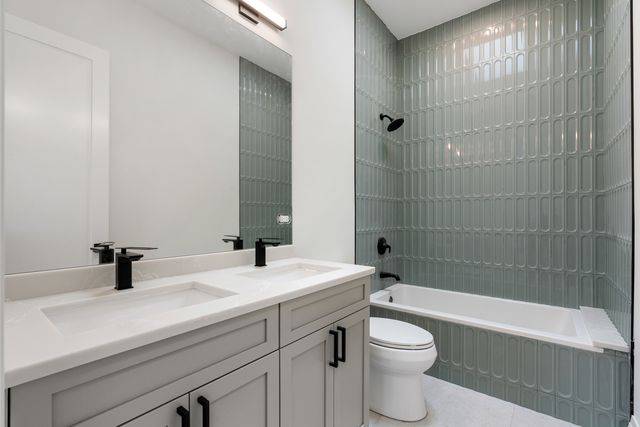 1442 W Fletcher Street, Chicago, IL 60657