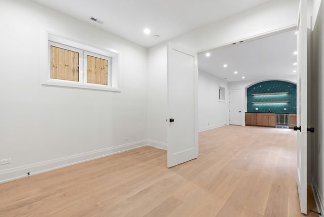 1442 W Fletcher Street, Chicago, IL 60657