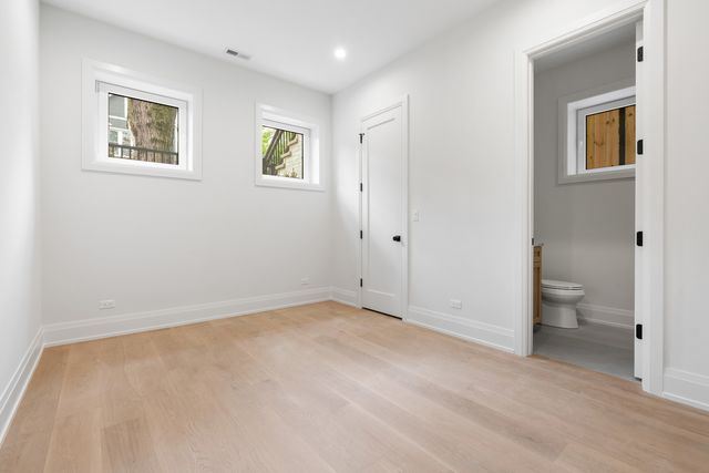 1442 W Fletcher Street, Chicago, IL 60657