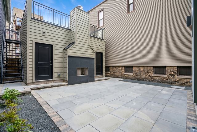 1442 W Fletcher Street, Chicago, IL 60657