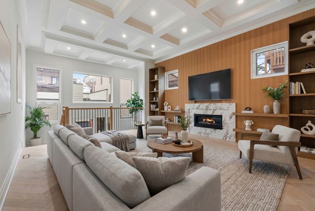 1442 W Fletcher Street, Chicago, IL 60657