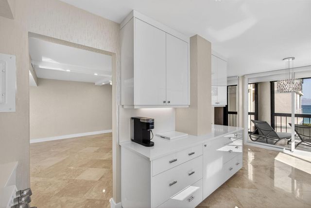 5380 N Ocean Drive 3b, Singer Island, FL 33404