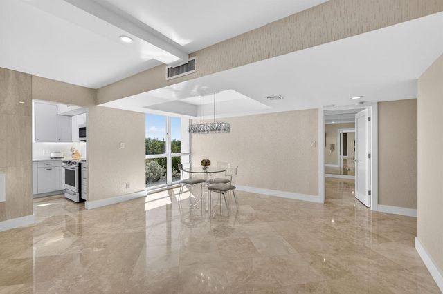 5380 N Ocean Drive 3b, Singer Island, FL 33404