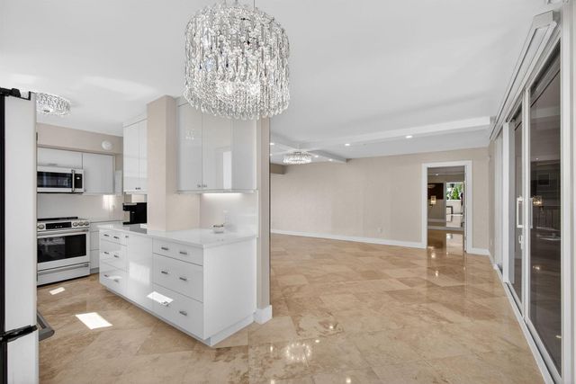 5380 N Ocean Drive 3b, Singer Island, FL 33404