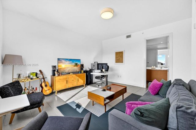 250 NW 24th St 4A, Miami, FL 33127