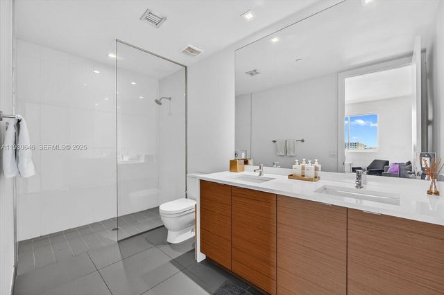 250 NW 24th St 4A, Miami, FL 33127