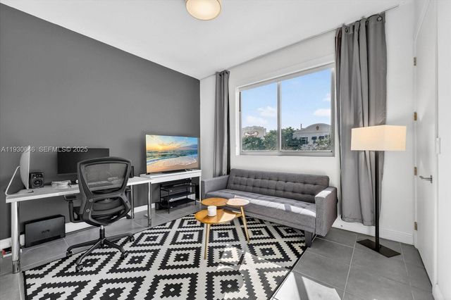 250 NW 24th St 4A, Miami, FL 33127