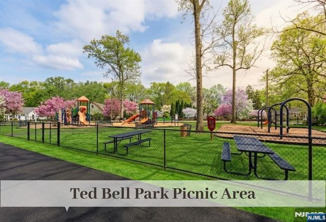 29 Lindbergh Parkway, Waldwick, NJ 07463