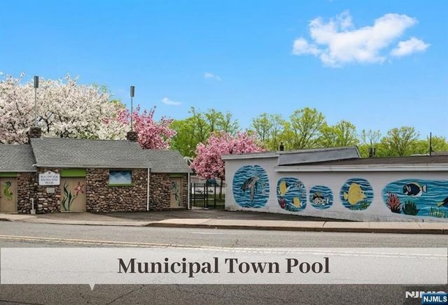 29 Lindbergh Parkway, Waldwick, NJ 07463