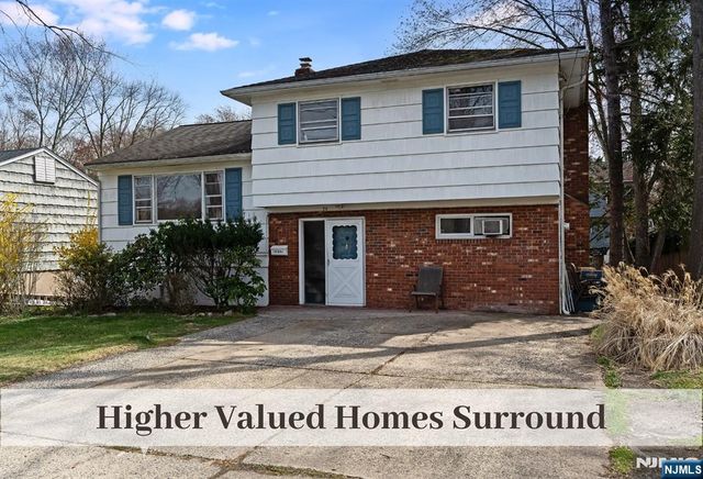 29 Lindbergh Parkway, Waldwick, NJ 07463