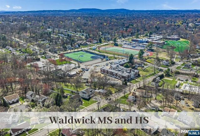 29 Lindbergh Parkway, Waldwick, NJ 07463